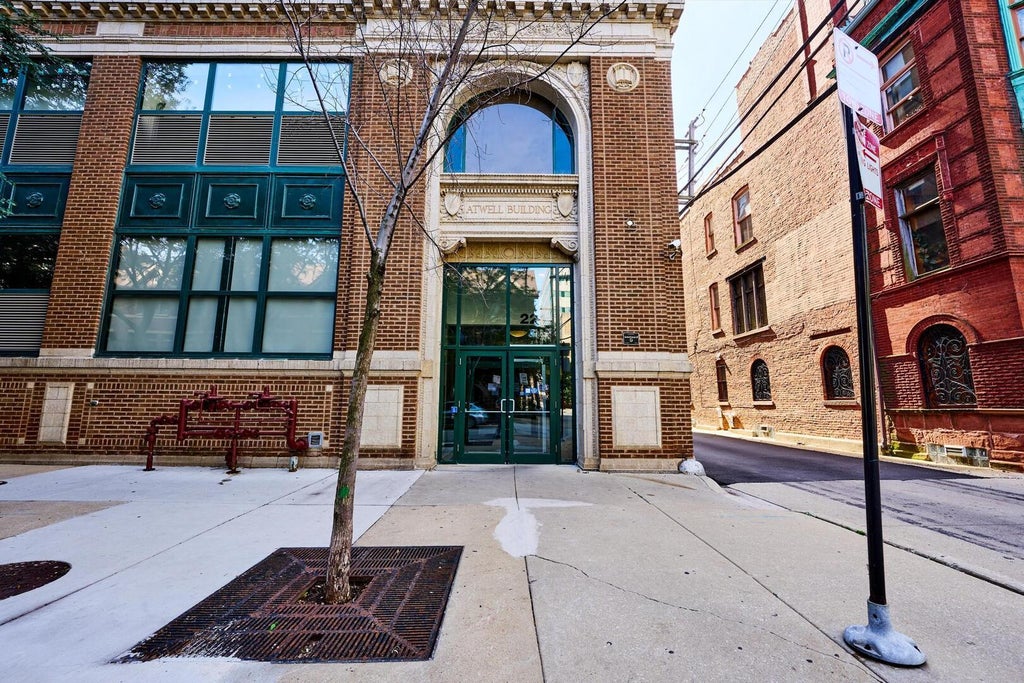 221 East Cullerton Street 617, Chicago, 60616