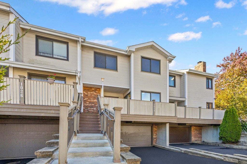 1024 Sussex Drive, Northbrook, 60062