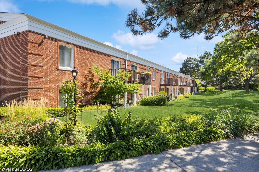 800 Ridge Road 114, Wilmette, 60091