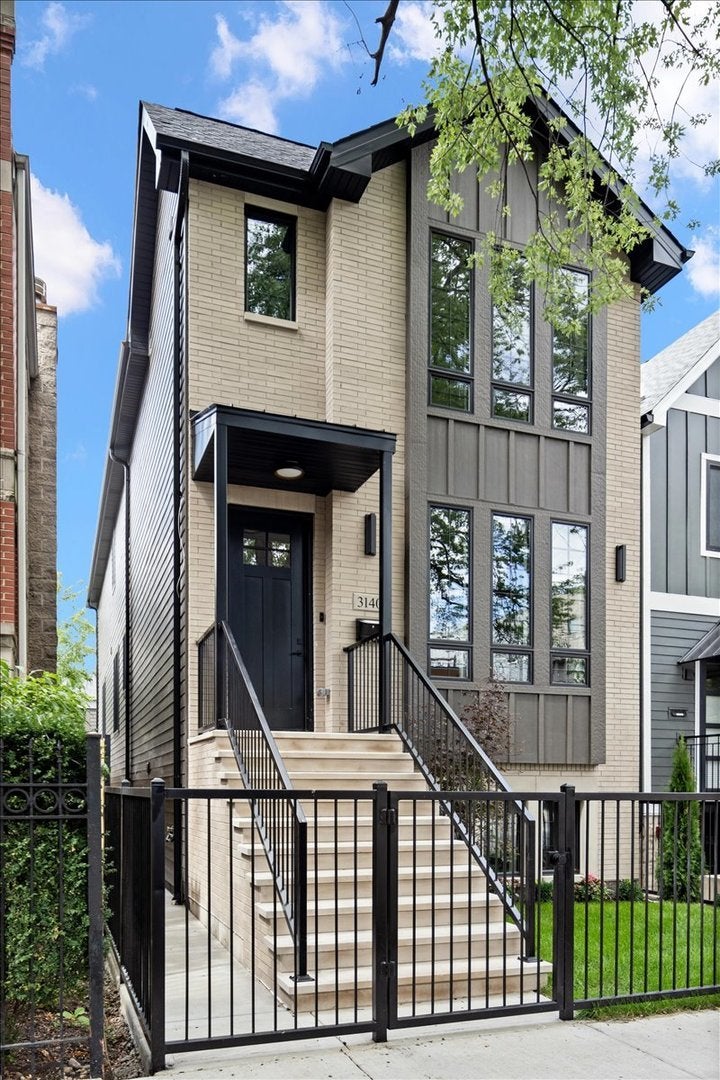 3140 North Leavitt Street, Chicago, 60618