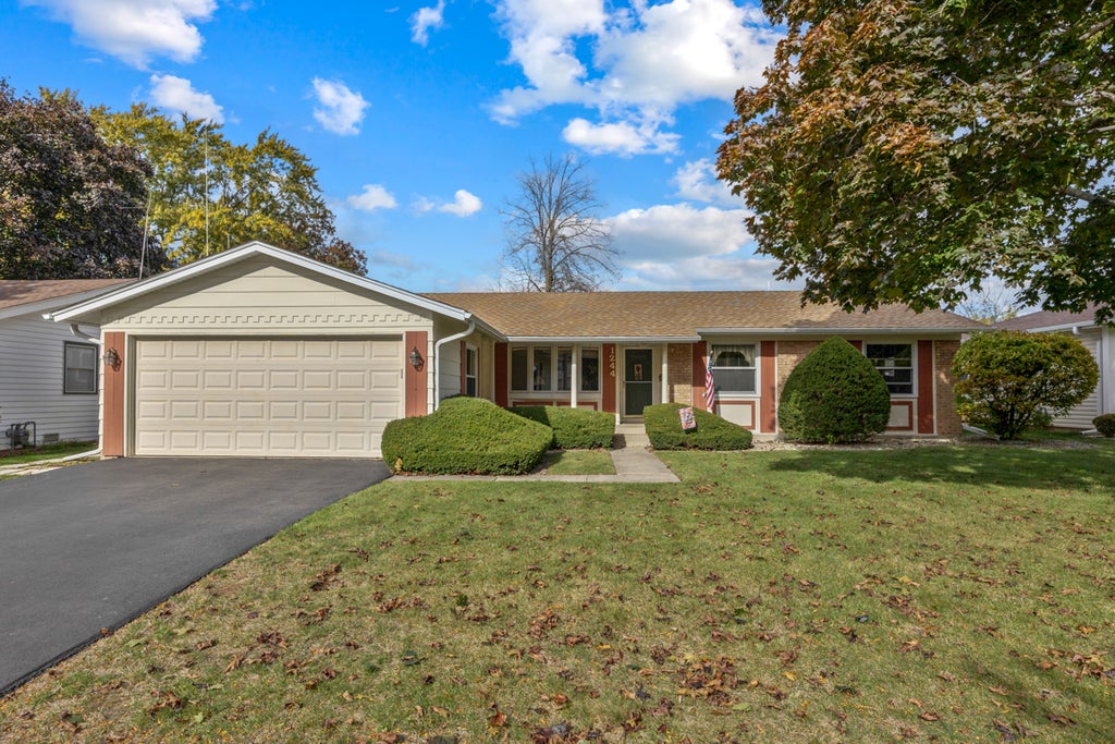 1244 Dover Lane, Elk Grove Village