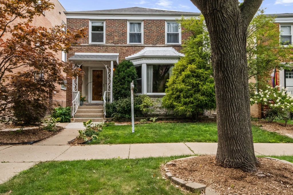 5706 North Mozart Street, Chicago
