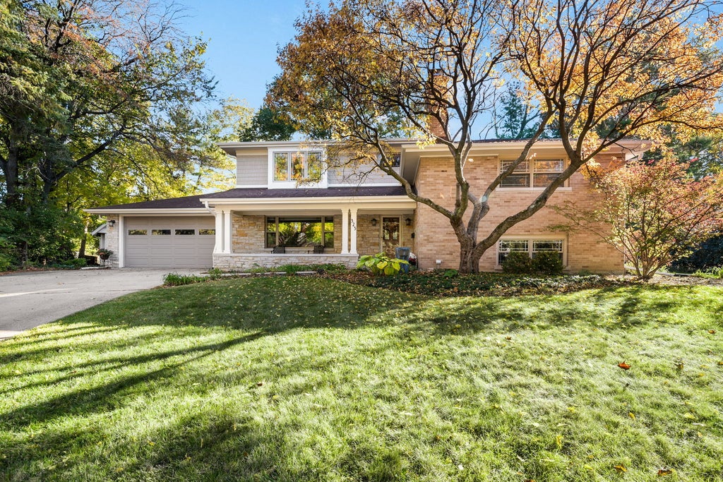 325 Pine Court, Naperville