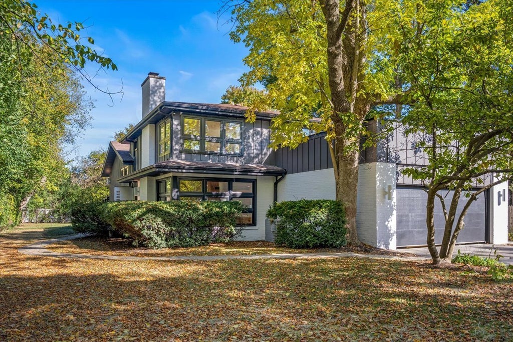 1077 Green Bay Road, Glencoe, 60022