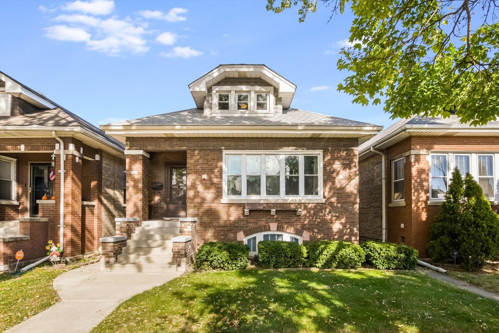5244 West Barry Avenue, Chicago, 60641