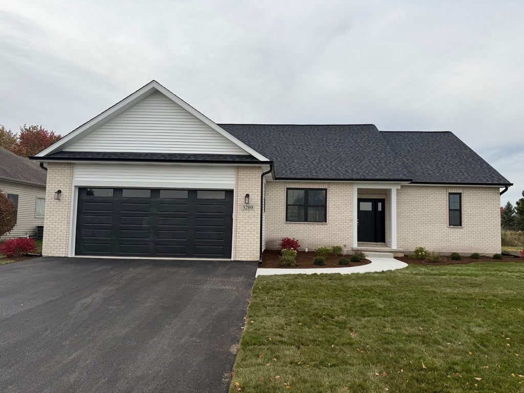 3289 Comstock Avenue, DeKalb