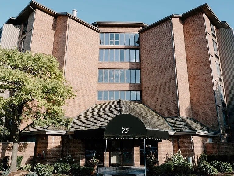 75 Kristin Circle 126, Schaumburg