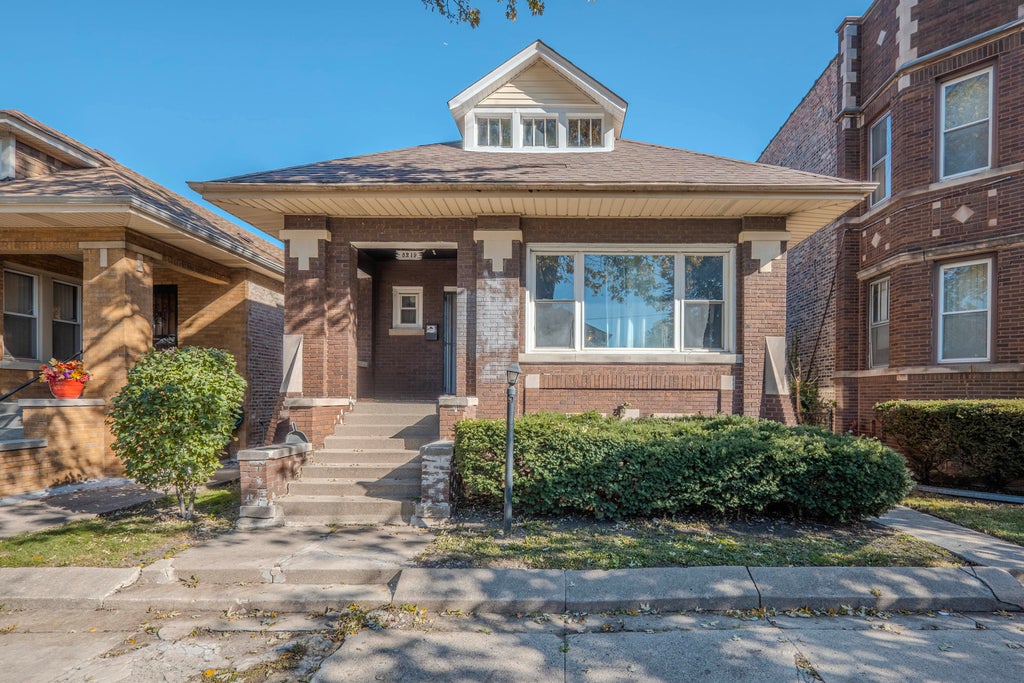 8219 South Throop Street, Chicago