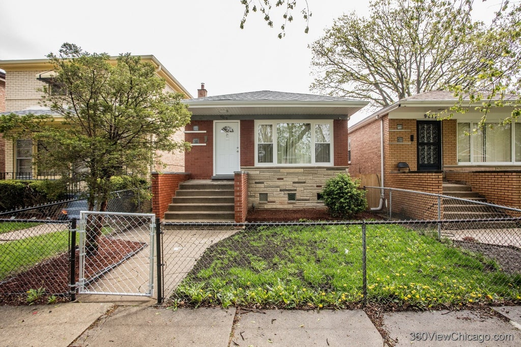 9015 South Carpenter Street, Chicago, 60620