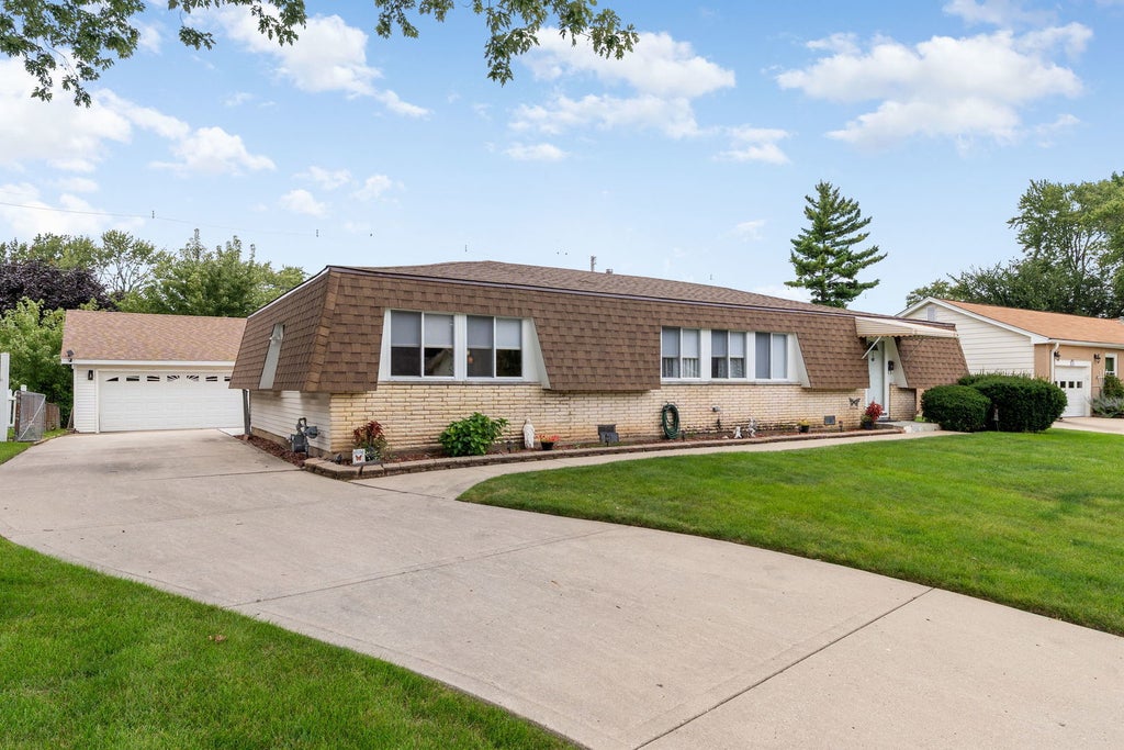 100 Des Plaines Lane, Hoffman Estates