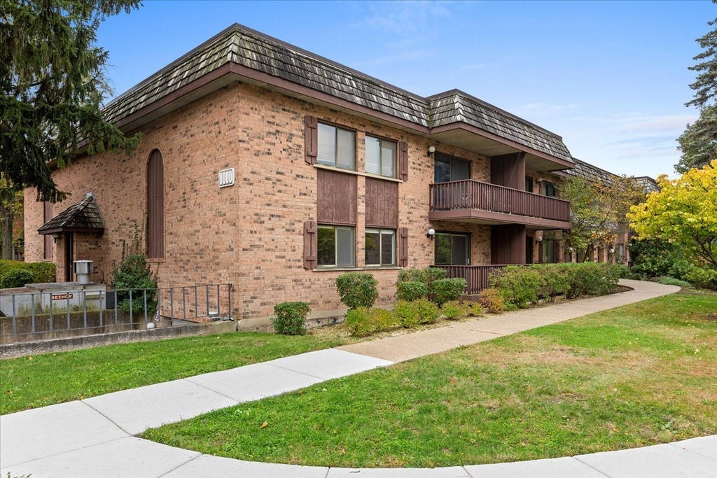 8000 Woodglen Lane 109, Downers Grove