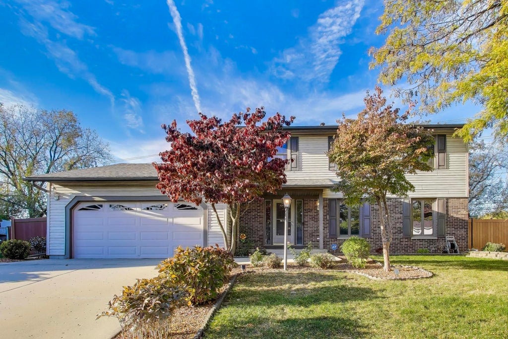 932 Kentucky Lane, Elk Grove Village