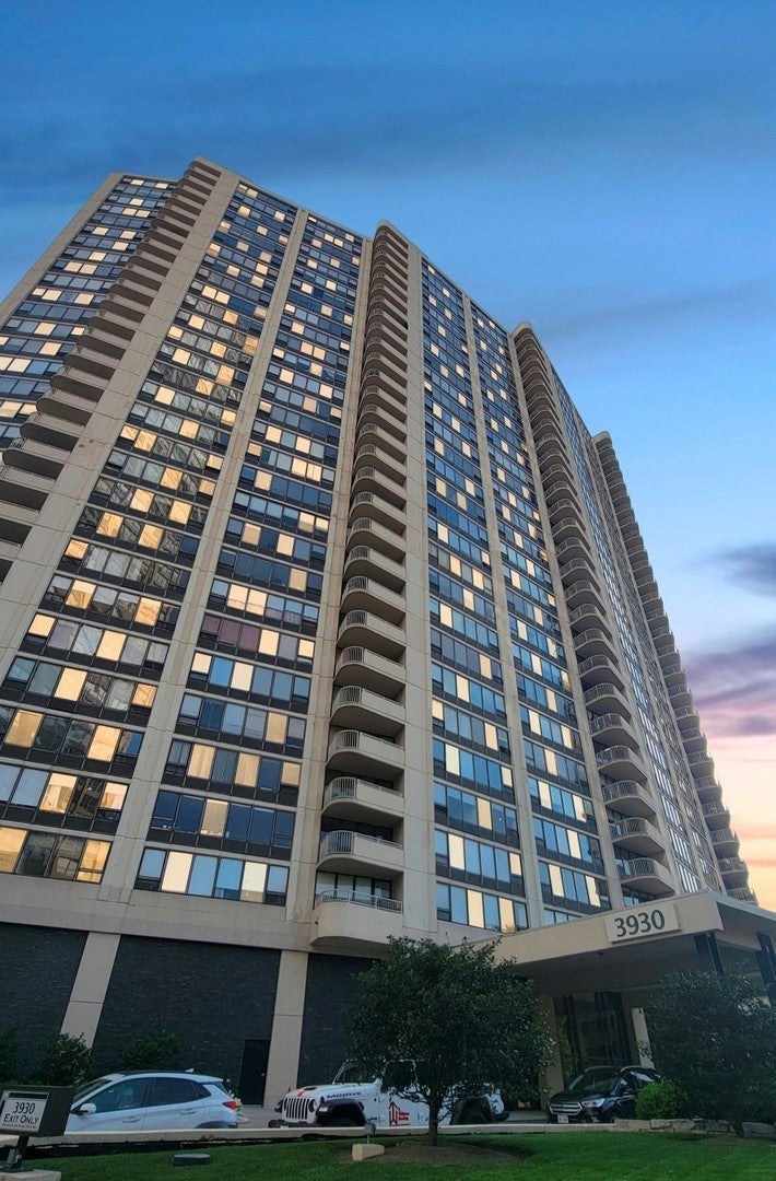3930 North Pine Grove Avenue 2313, Chicago, 60613