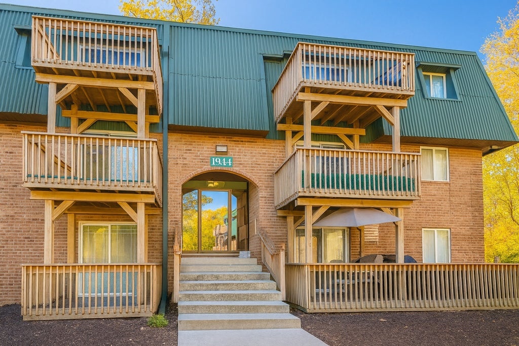 1944 Tall Oaks Drive 3a, Aurora