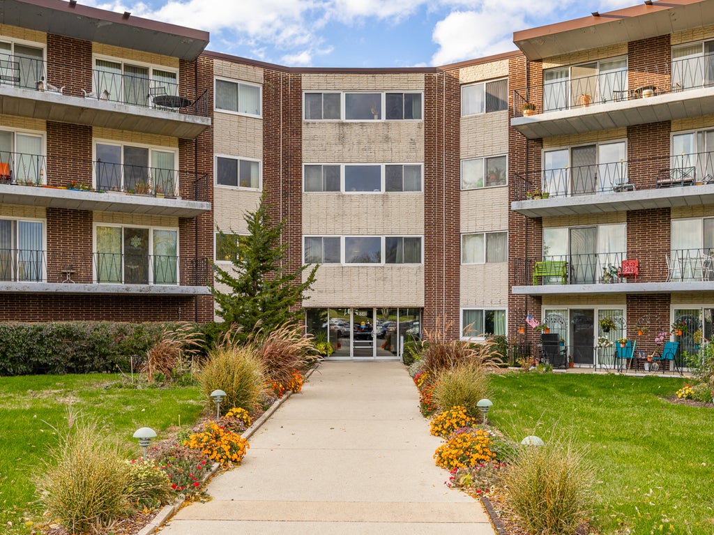 5540 Walnut Avenue 33a, Downers Grove