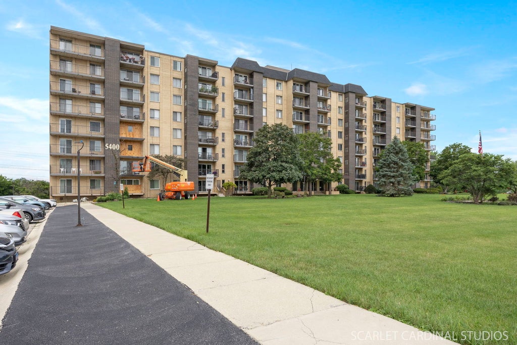 5400 Walnut Avenue 805, Downers Grove