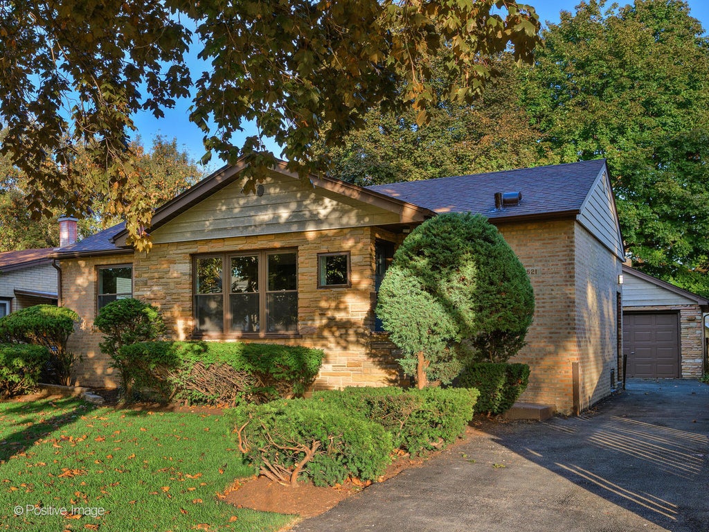 1521 Seymour Avenue, North Chicago