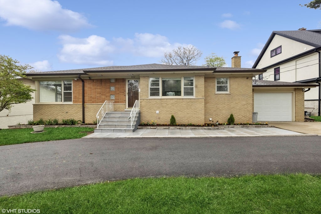 932 60th Place, Downers Grove