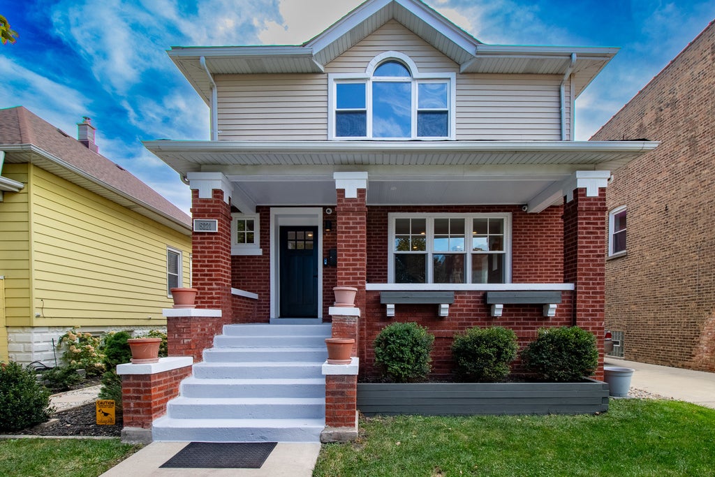 5221 West Cornelia Avenue, Chicago