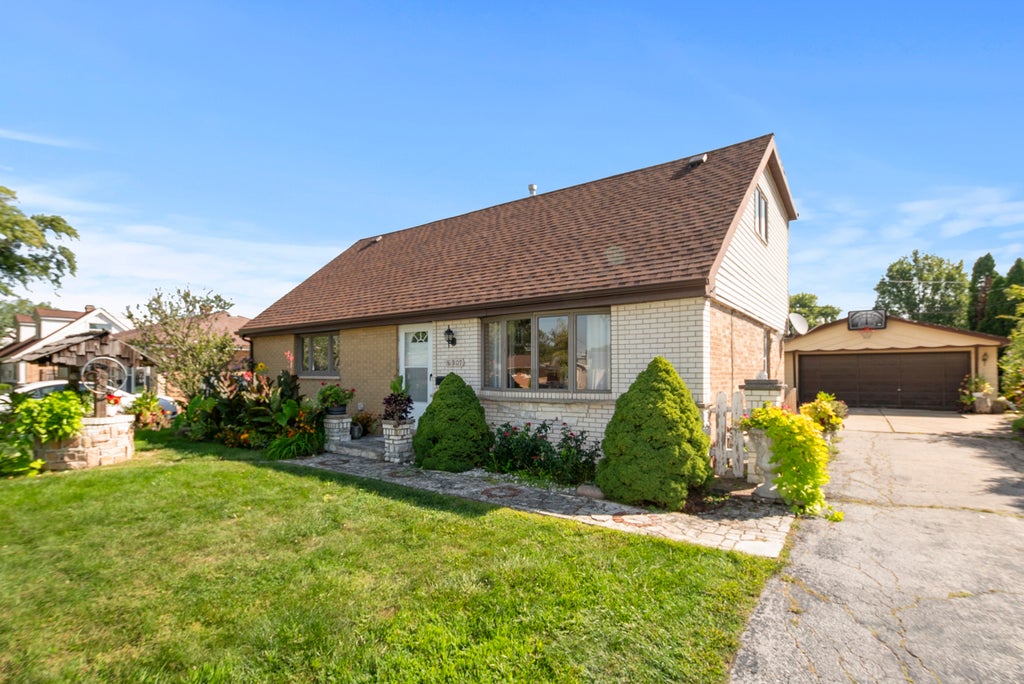 8907 Saratoga Drive, Bridgeview