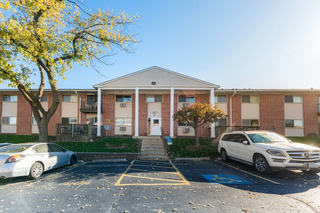 680 Marilyn Avenue 6-206, Glendale Heights
