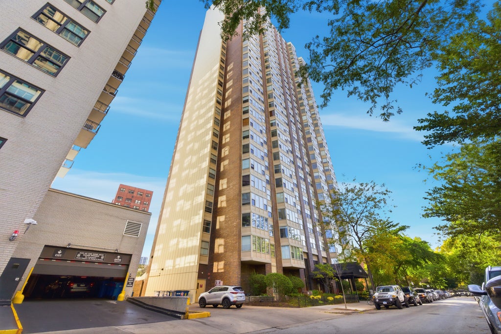 525 West Hawthorne Place 1104, Chicago