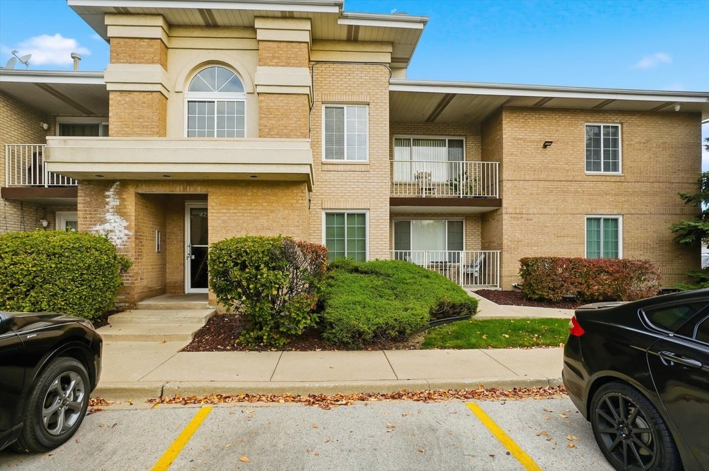 4223 West 76th Street 204, Chicago