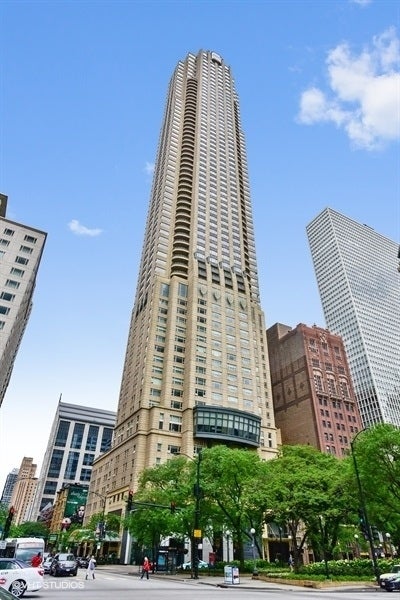 800 North Michigan Avenue 3603, Chicago