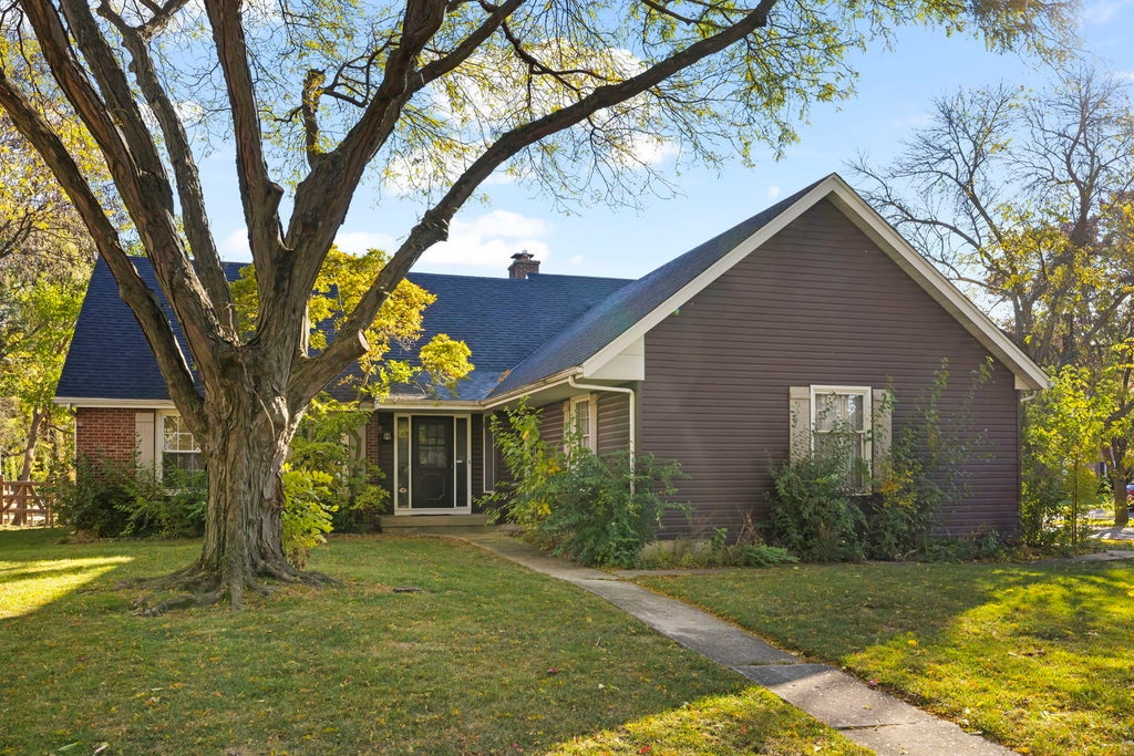 210 Westmoreland Lane, Naperville