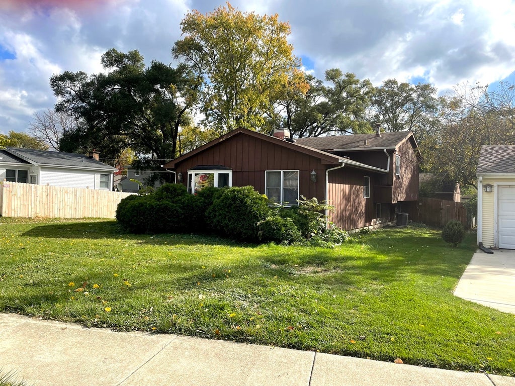 215 West Naperville Road, Westmont