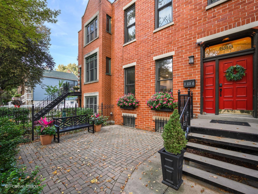 823 South Oakley Boulevard, Chicago