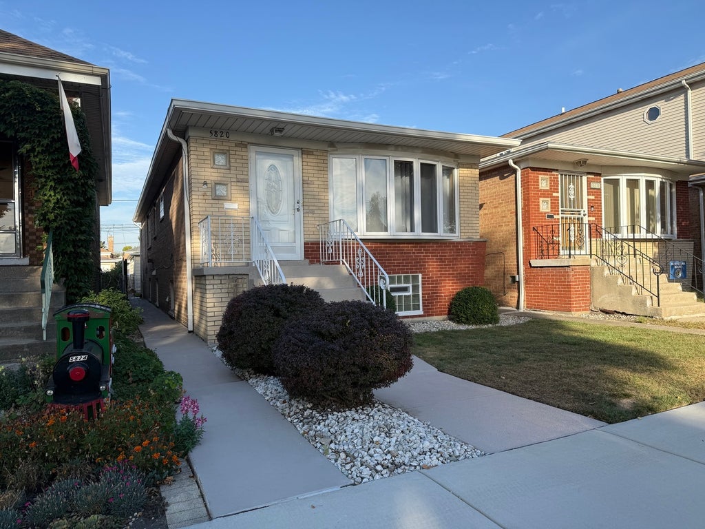 5820 South Rutherford Avenue, Chicago, 60638