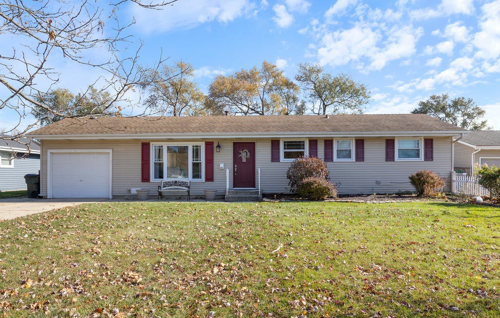 411 Arrowhead Trail, Carol Stream