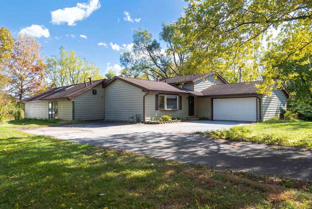 28465 South Western Avenue, Beecher