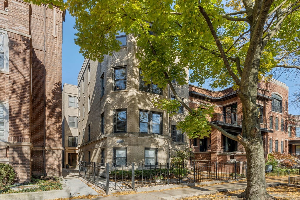 1250 West Cornelia Avenue 3s, Chicago