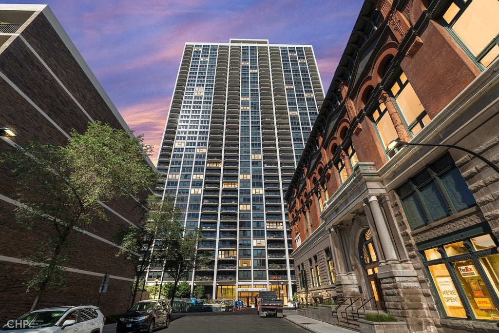 1560 North Sandburg Terrace 4003, Chicago, 60610