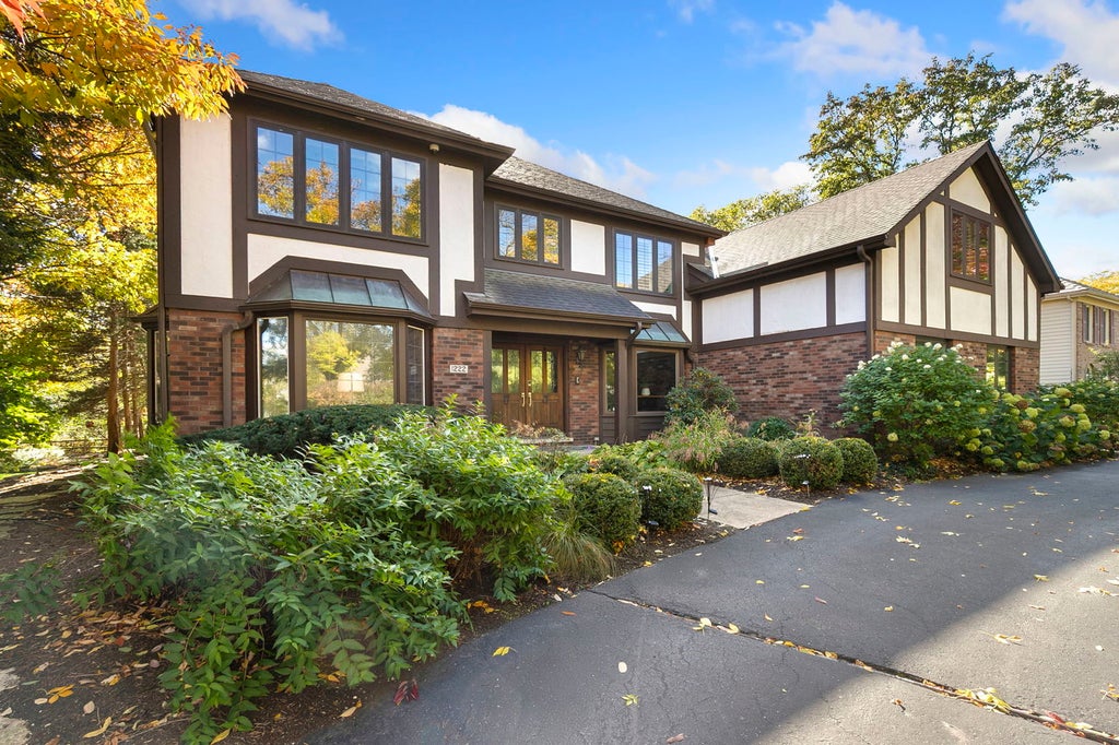 1222 Champion Forest Court, Wheaton