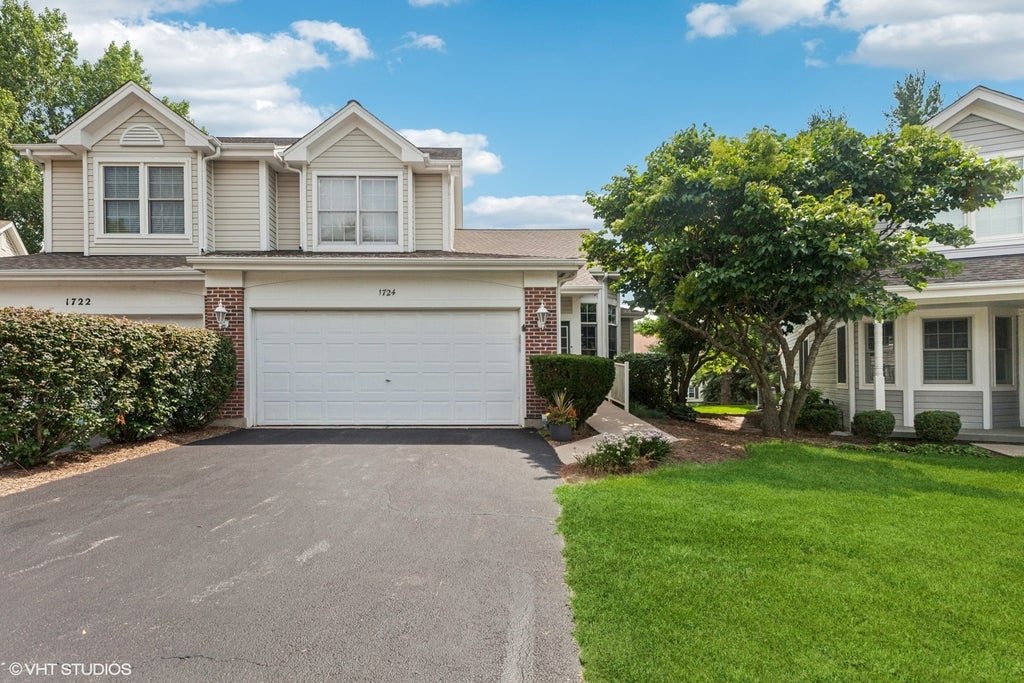 1724 Waverly Circle, St. Charles