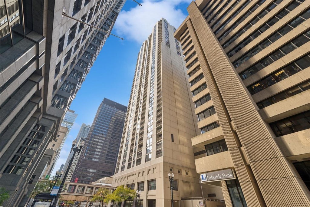 200 North Dearborn Street 4407, Chicago, 60601