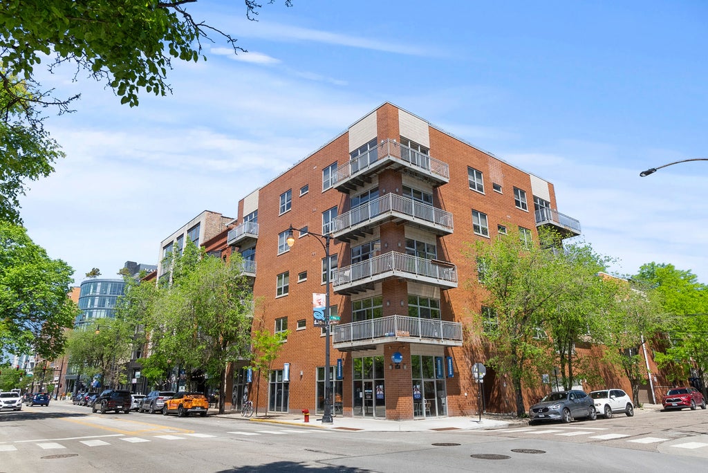 6 North May Street 403, Chicago