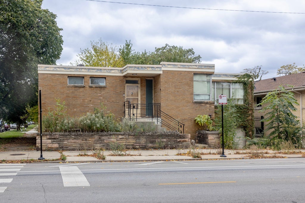2223 East 83rd Street, Chicago