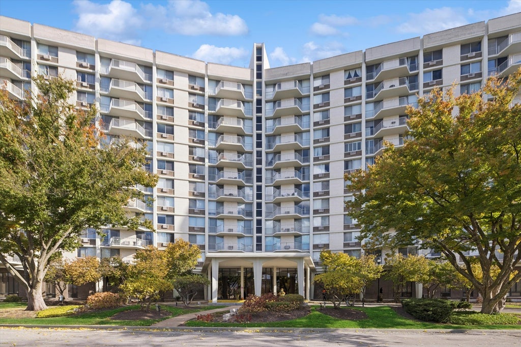 20 North Tower Road 12l, Oak Brook