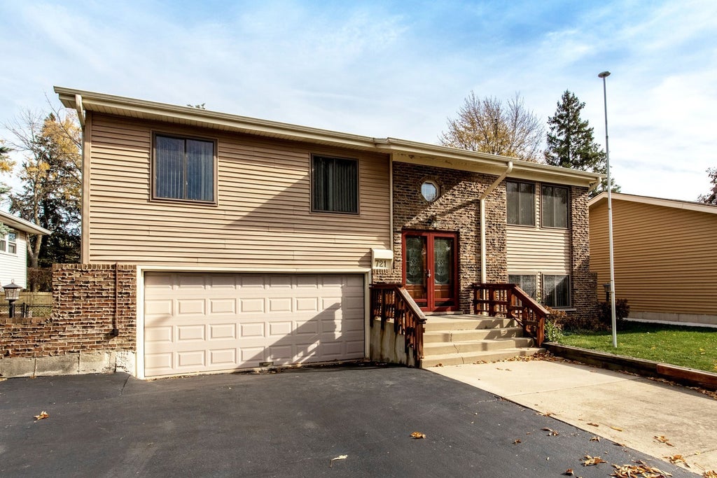 721 South Oak Street, West Chicago