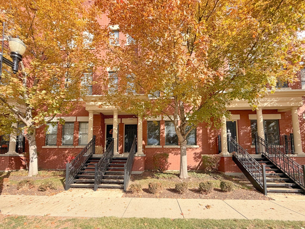 139 South Grove Avenue, Elgin