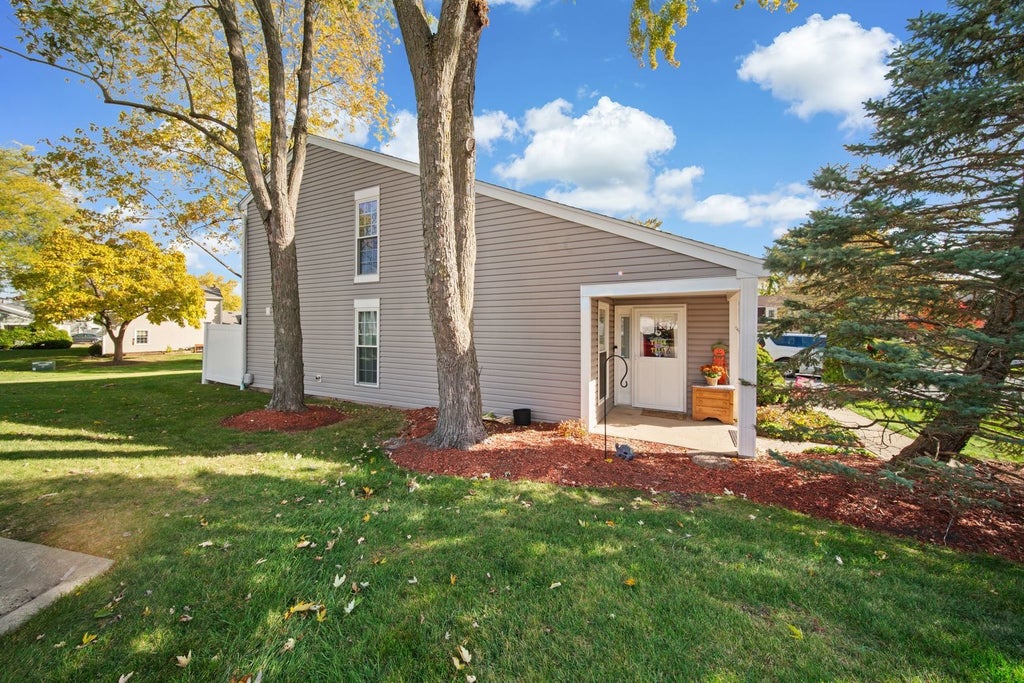 1290 Wandsworth Circle, Roselle