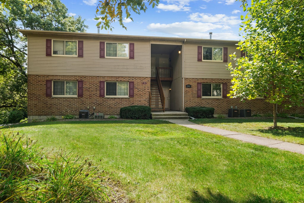 295 Woodridge Circle H, South Elgin