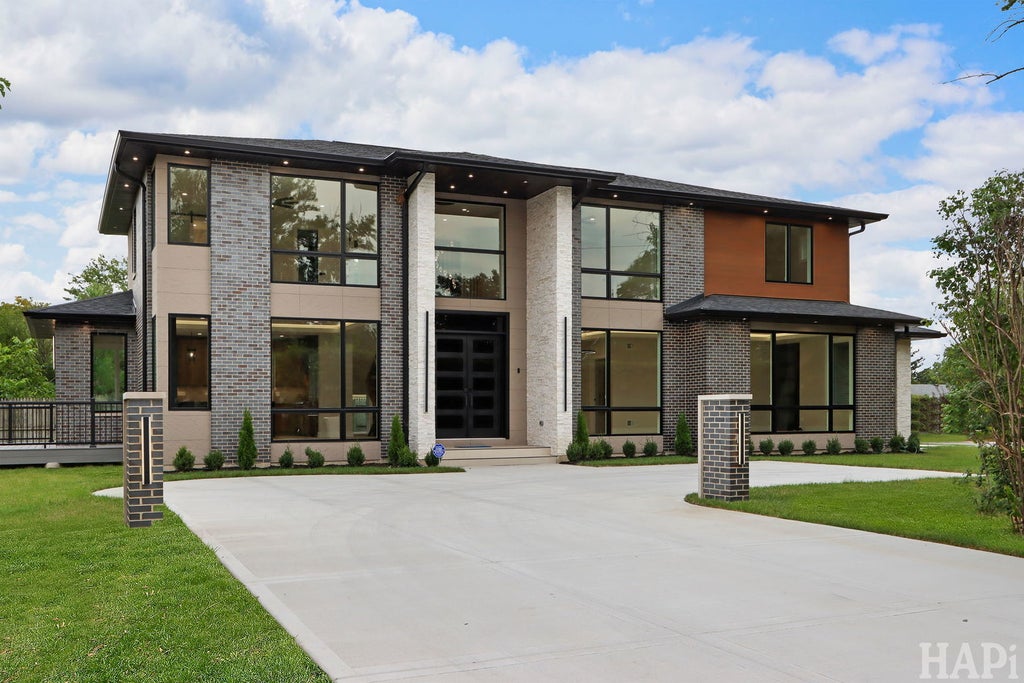 2700 Fontana Drive, Glenview