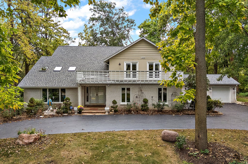 1935 Green Trails Drive, Lisle