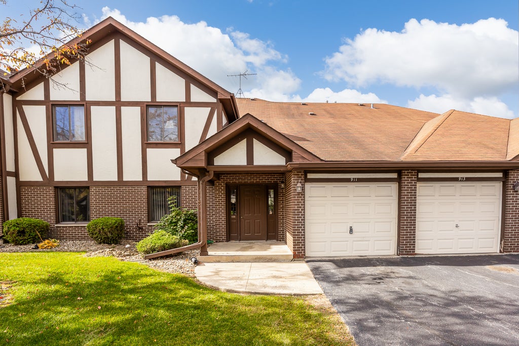 911 Patricia Lane 911, Crete