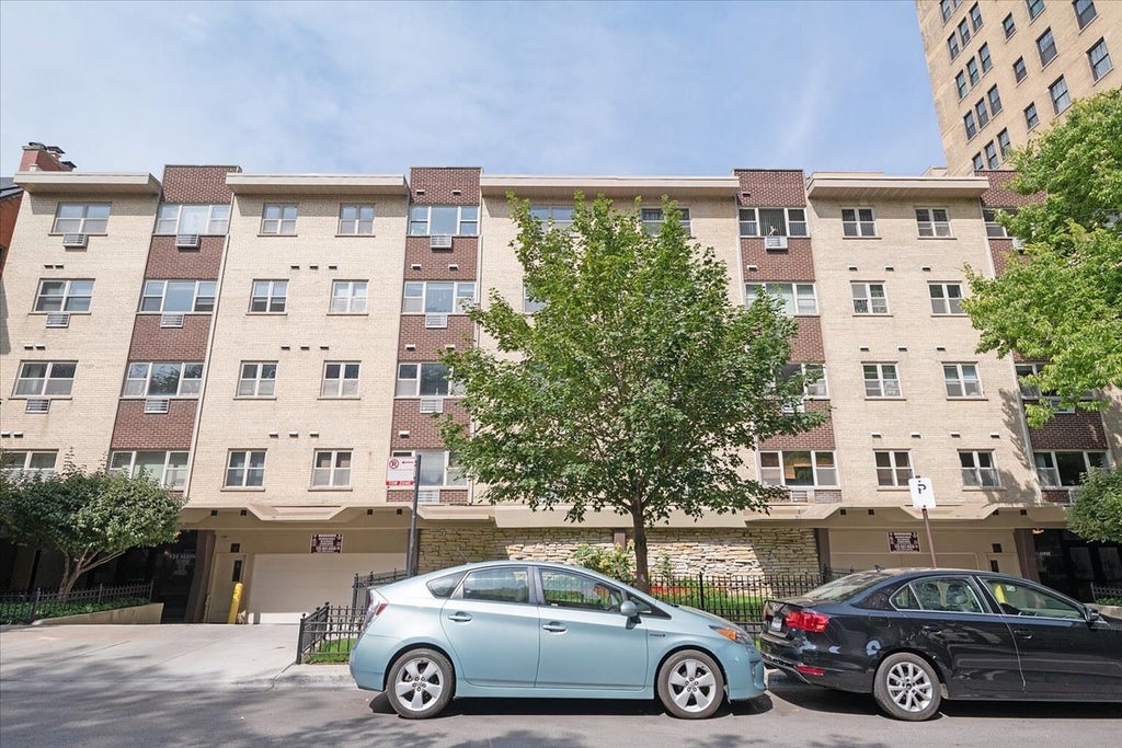420 West Aldine Avenue 404, Chicago, 60657